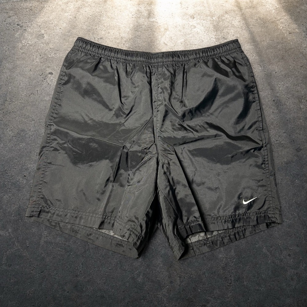 Nike Vintage Black Nylon Athletic Shorts Mesh Lined Mens Size Medium Y2K Retro